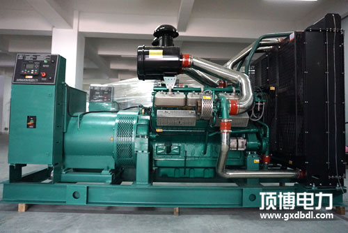 100千瓦柴油發(fā)電機組維修無小事,清洗油污不可小覷