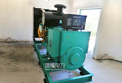 2臺400KW康明斯發電機組放置指定地點