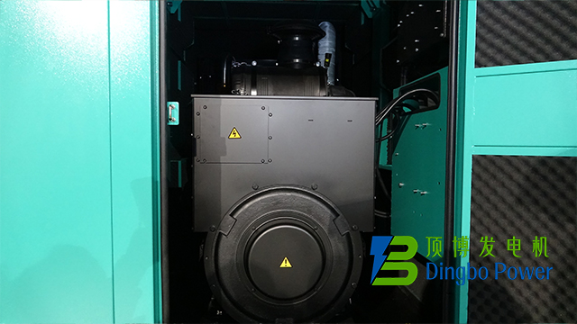 240kW東風康明斯靜音箱式柴油發電機組3
