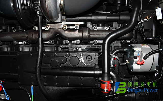 400KW康明斯靜音箱式柴油發(fā)電機(jī)組2